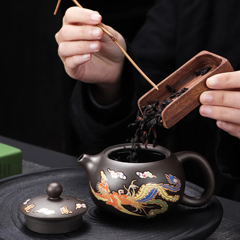 "Dragon's Brew: Color-Changing Clay Teapot - Handcrafted Elegance for Tea Enthusiasts!"